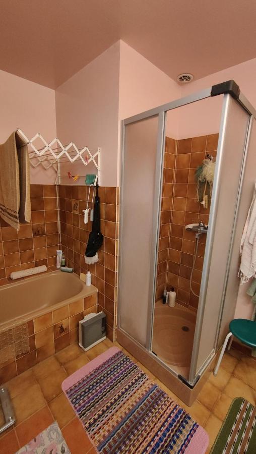 Chambre Dans Villa Le Chaffaut-Saint-Jurson ภายนอก รูปภาพ